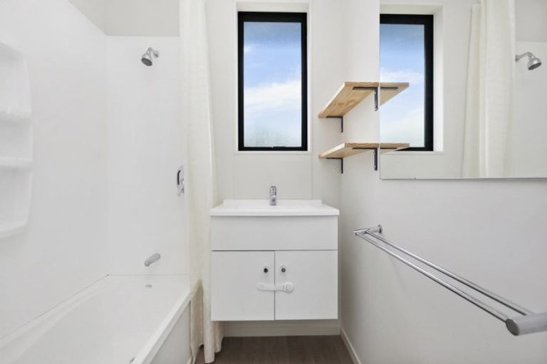 Photo of property in 28 Railway Terrace East, Glentunnel, Sheffield, 7673