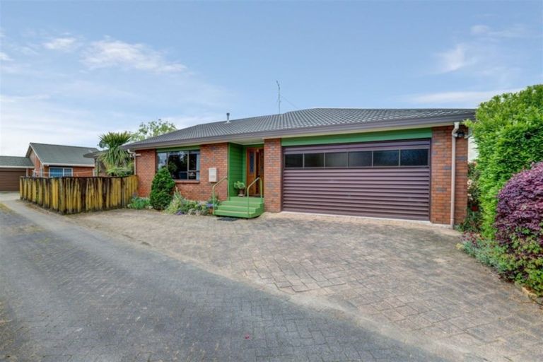 Photo of property in 12a Rimmington Drive, Hamilton Lake, Hamilton, 3204