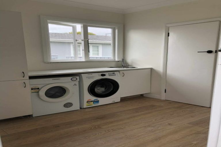 Photo of property in 61 Featherston Street, Takaro, Palmerston North, 4412