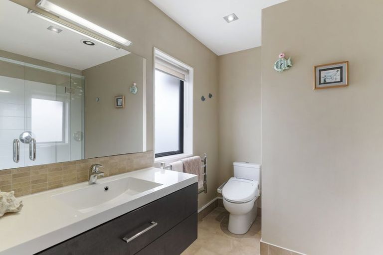 Photo of property in 58 Royalle Mews, Botany Downs, Auckland, 2010