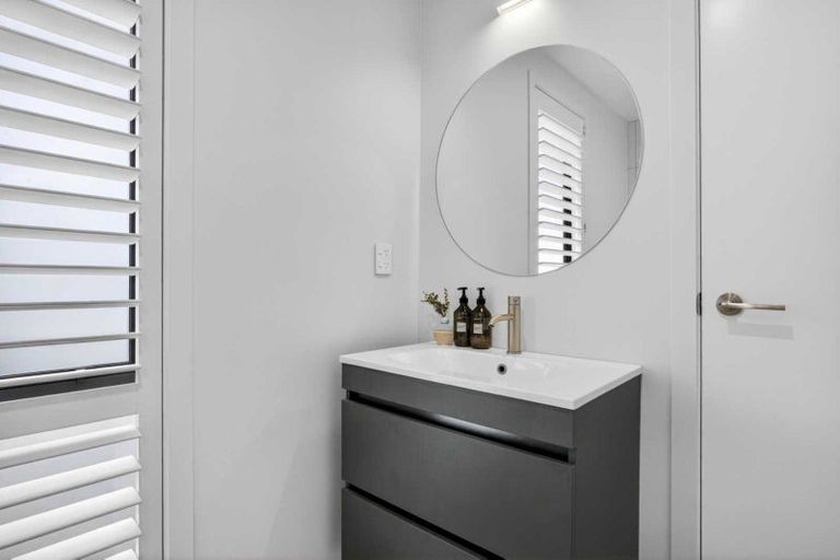 Photo of property in 2 Arohaina Avenue, Karaka, 2124