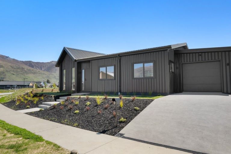Photo of property in 3 Simpson Crescent, Wanaka, 9305