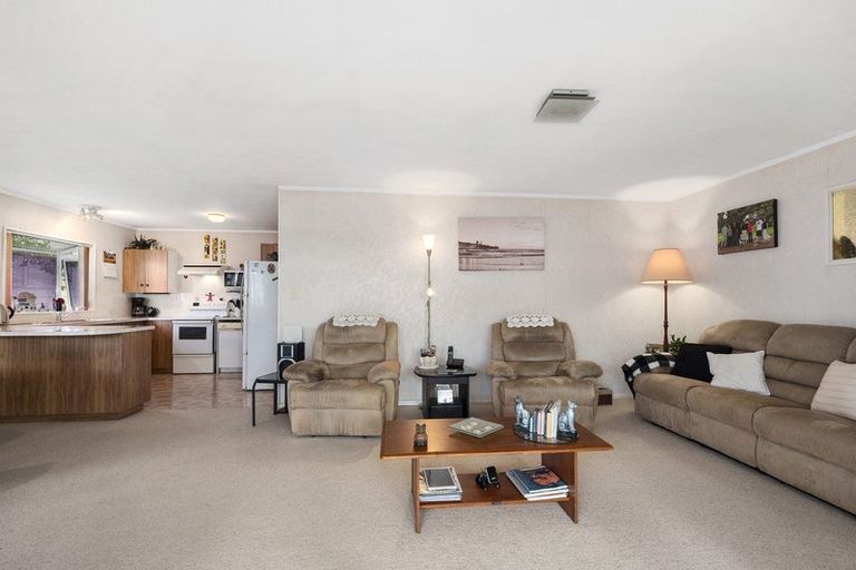 Photo of property in 96 Unsworth Drive, Unsworth Heights, Auckland, 0632