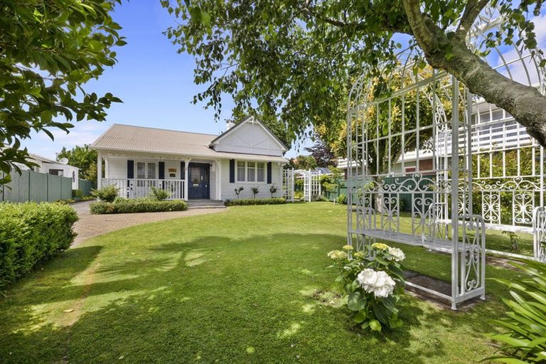 Photo of property in 6 Shortland Street, Lower Vogeltown, New Plymouth, 4310