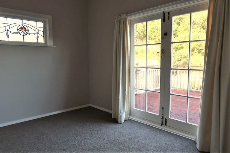 Photo of property in 58 Hungerford Road, Houghton Bay, Wellington, 6023