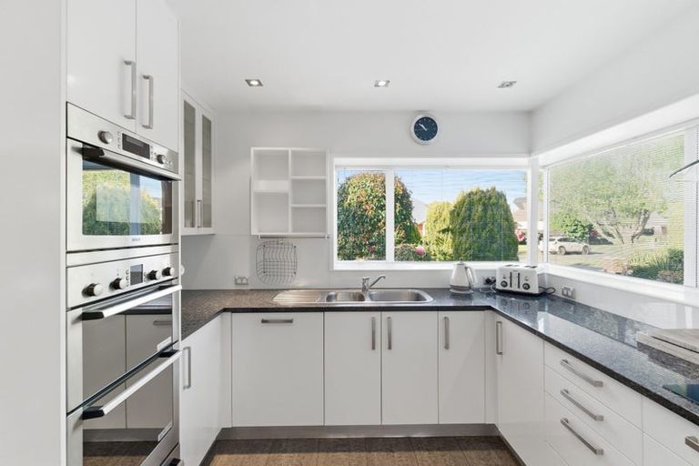 Photo of property in 17 Greystoke Lane, Avonhead, Christchurch, 8042