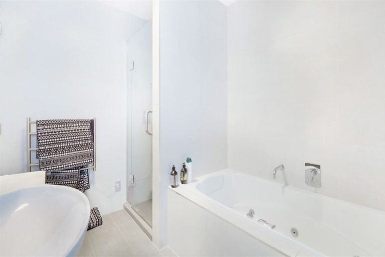 Photo of property in 5 Mulroy Place, Pinehill, Auckland, 0632