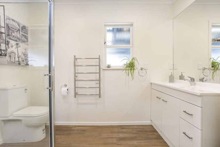 Photo of property in 11d Springs Road, Parakai, 0830