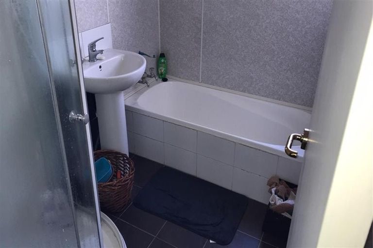 Photo of property in 12 Riverton Drive, Randwick Park, Auckland, 2105