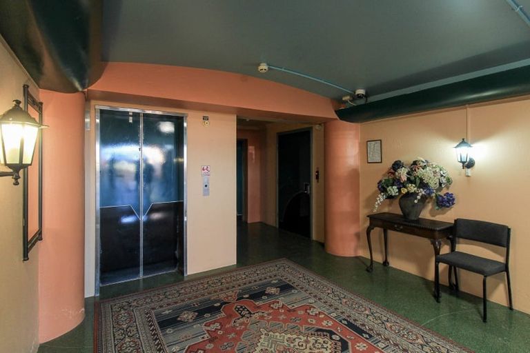 Photo of property in 2/226 Oriental Parade, Oriental Bay, Wellington, 6011