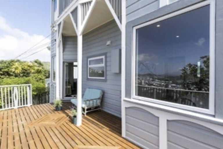 Photo of property in 112 Kelburn Parade, Kelburn, Wellington, 6012