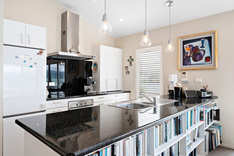 Photo of property in 4/275 Karaka Bay Road, Karaka Bays, Wellington, 6022