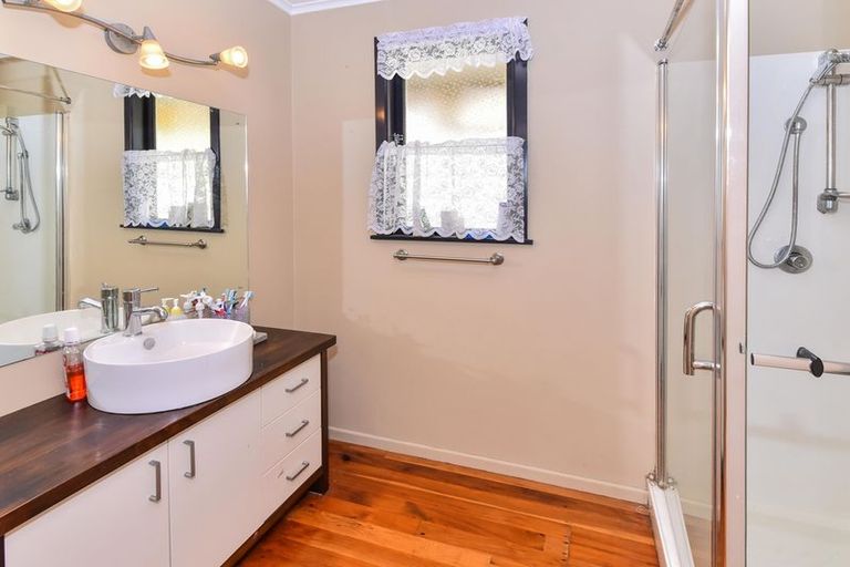 Photo of property in 16 Claymore Street, Manurewa, Auckland, 2102