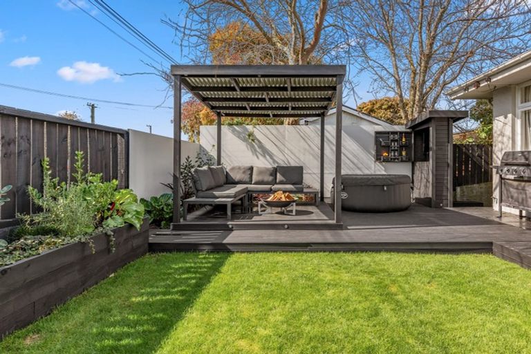 Photo of property in 16 Dinton Street, Russley, Christchurch, 8042