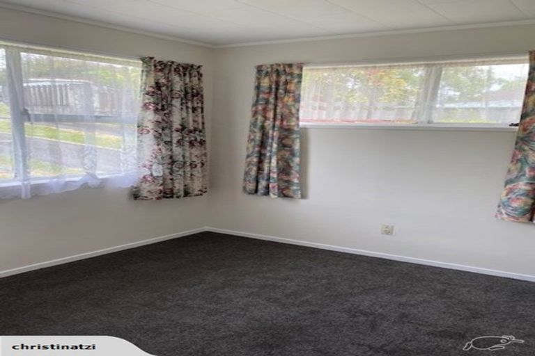 Photo of property in 6 Temuri Place, Glendene, Auckland, 0602