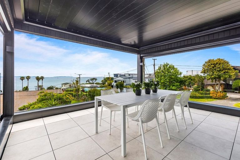 Photo of property in 10 Vaughan Crescent, Murrays Bay, Auckland, 0630
