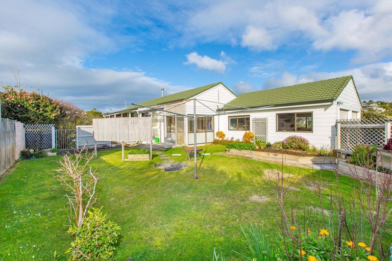 Photo of property in 1 Puriri Street, Raglan, 3225