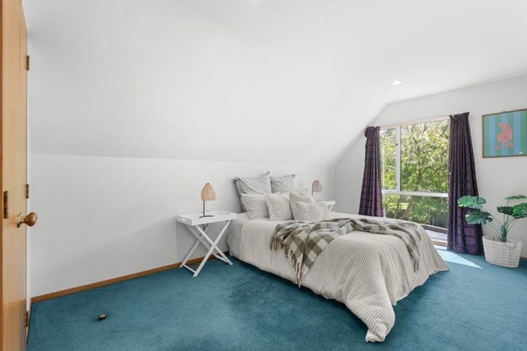 Photo of property in 11 Brockhall Lane, Avonhead, Christchurch, 8042