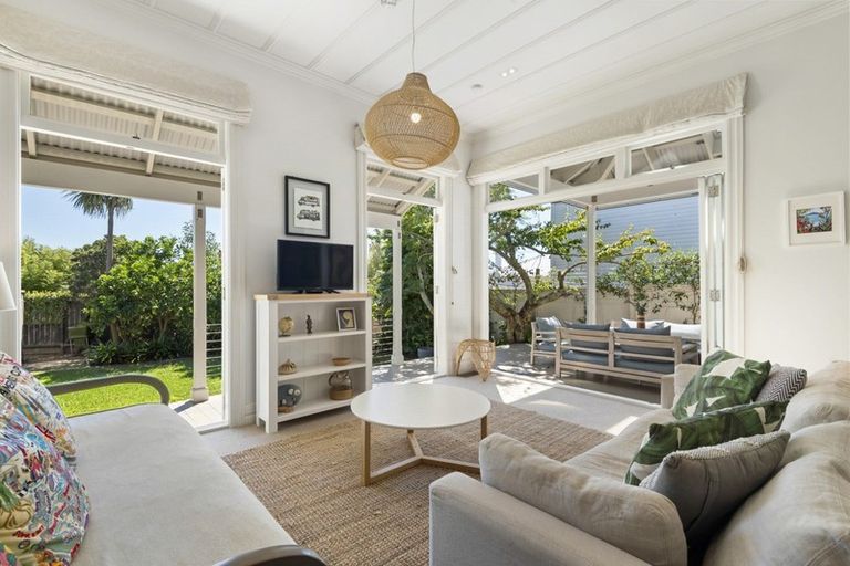 Photo of property in 63 Vauxhall Road, Devonport, Auckland, 0624