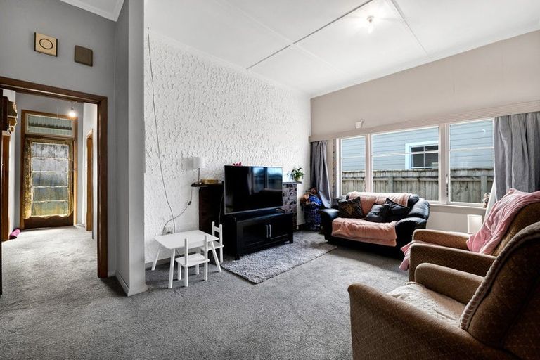 Photo of property in 4 Tawhiti Road, Hawera, 4610