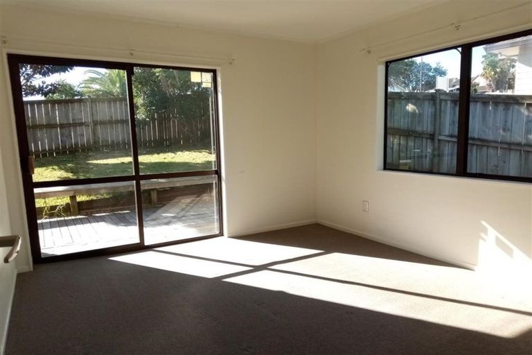 Photo of property in 118 Bradbury Road, Botany Downs, Auckland, 2010
