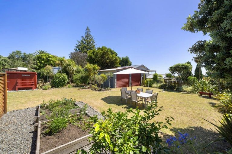 Photo of property in 48 Toi Street, Otaki Beach, Otaki, 5512