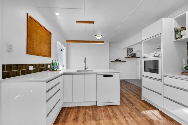 Photo of property in 27 Saxton Road, Upper Vogeltown, New Plymouth, 4310