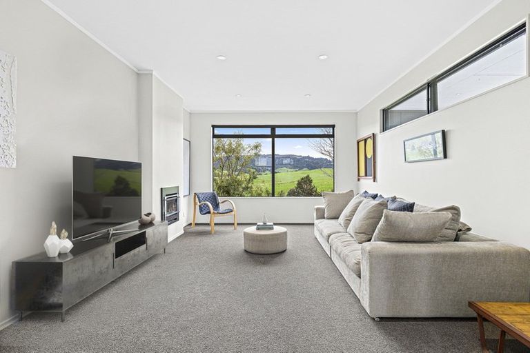 Photo of property in 30 Tamahunga Drive, Matakana, 0985