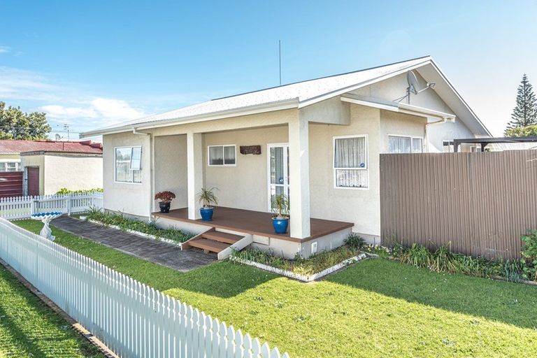 Photo of property in 27 Miro Street, Castlecliff, Whanganui, 4501