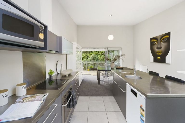 Photo of property in 7/2 Onslow Road, Khandallah, Wellington, 6035