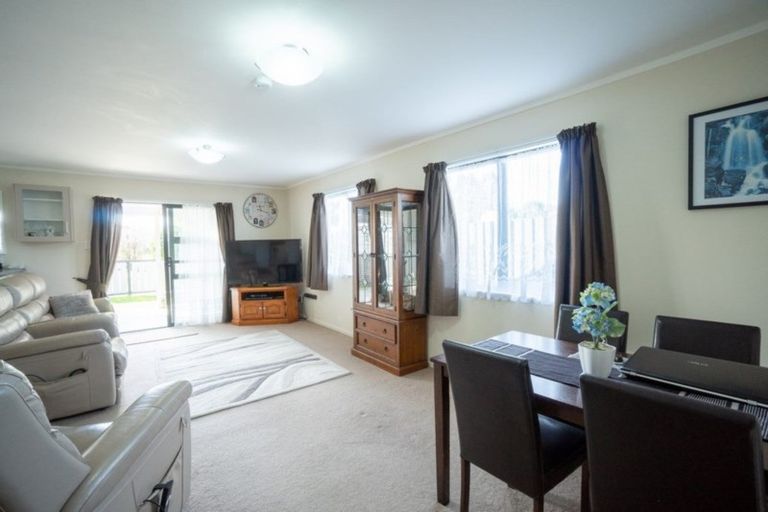 Photo of property in 15 Charles Cross Street, Longburn, Palmerston North, 4412