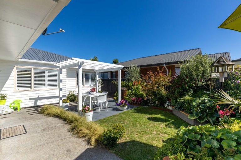 Photo of property in 1/122 Clawton Street, Westown, New Plymouth, 4310