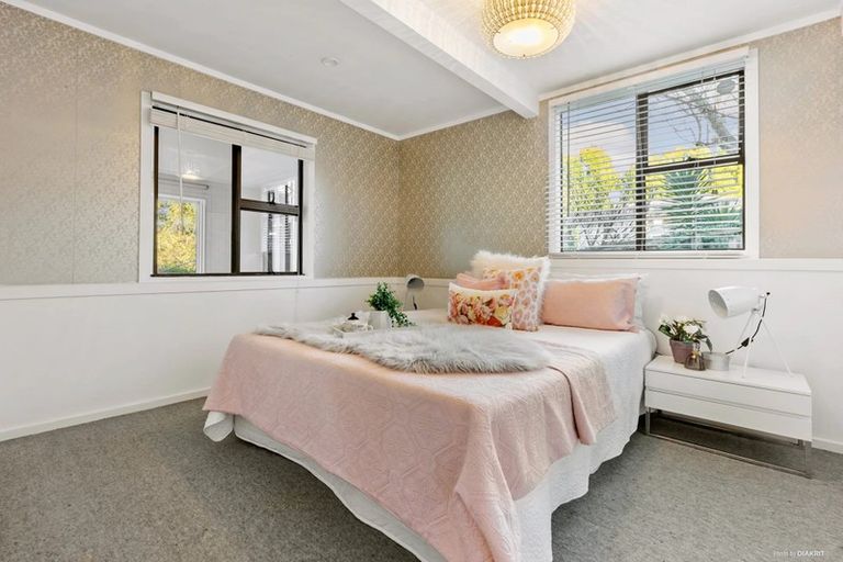 Photo of property in 36 Ennis Avenue, Pakuranga Heights, Auckland, 2010