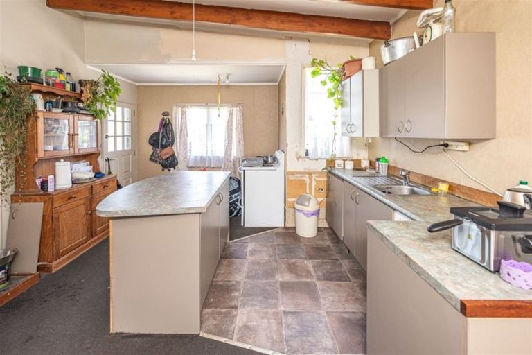 Photo of property in 35 Egmont Street, Castlecliff, Whanganui, 4501