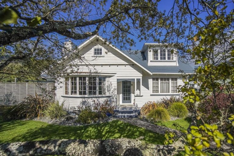 Photo of property in 64 Waller Street, Murchison, 7007