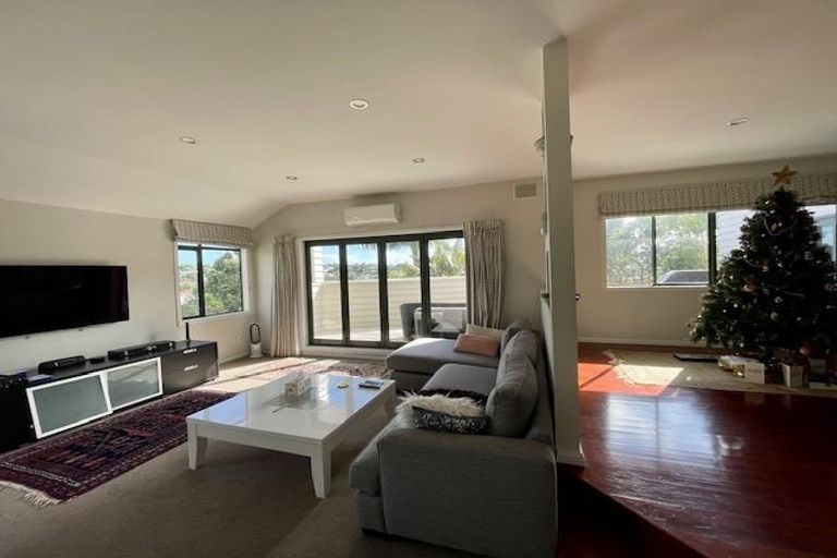 Photo of property in 1/86 Saddleback Rise, Murrays Bay, Auckland, 0630