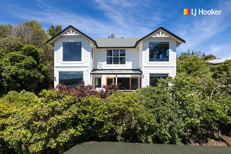 Photo of property in 33 Marine Parade, Macandrew Bay, Dunedin, 9014