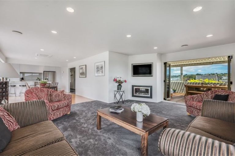 Photo of property in 1 Kowhai Road, Mairangi Bay, Auckland, 0630