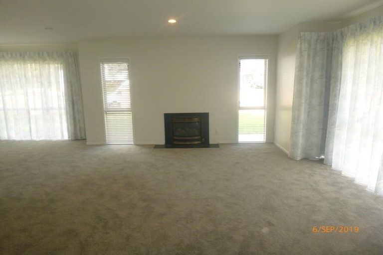 Photo of property in 1 Waimanu Bay Drive, Te Atatu Peninsula, Auckland, 0610