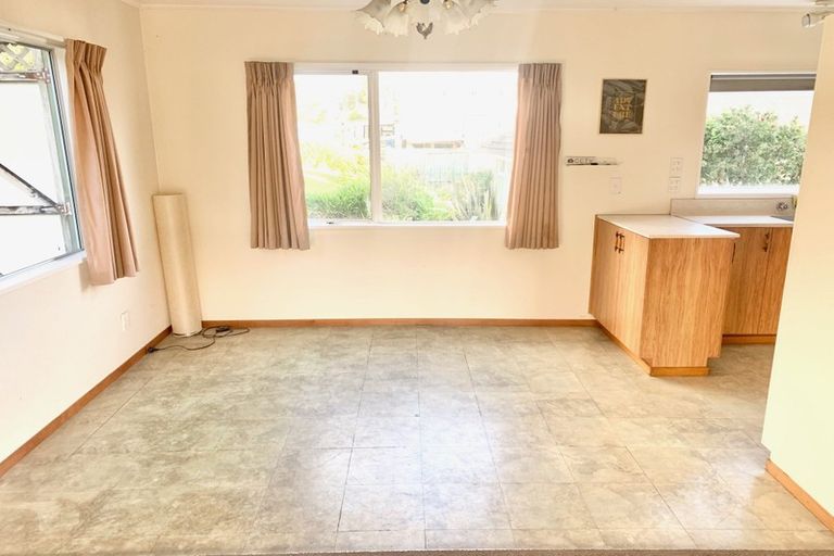 Photo of property in 1024 East Coast Road, Fairview Heights, Auckland, 0630