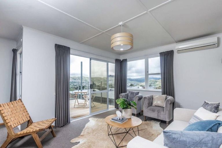 Photo of property in 5 Catherine Crescent, Paparangi, Wellington, 6037