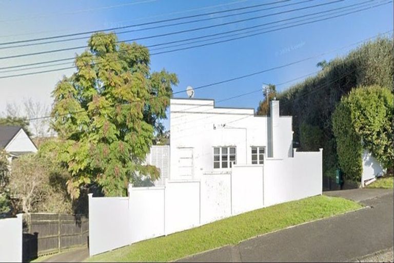 Photo of property in 1/5 Milton Road, Northcote Point, Auckland, 0627