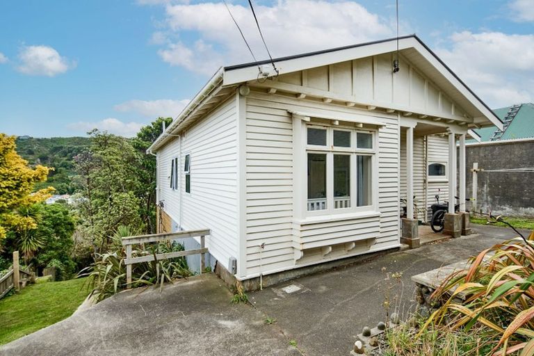 Photo of property in 30 Tiber Street, Island Bay, Wellington, 6023
