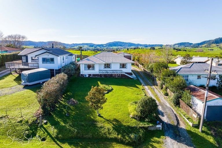 Photo of property in 30 Bickerstaffe Road, Maungaturoto, 0520