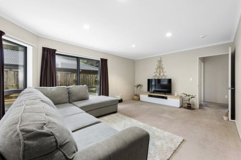 Photo of property in 19 Aragon Grove, Kingsley Heights, Upper Hutt, 5018