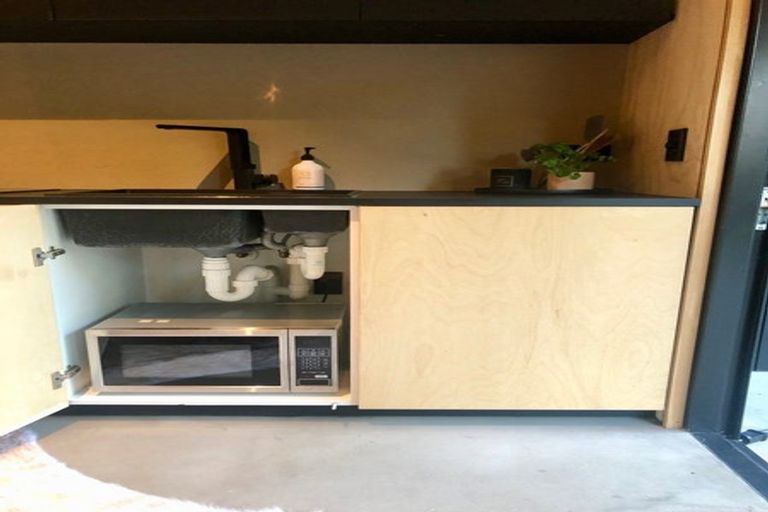 Photo of property in 3 George Avenue, Herald Island, Auckland, 0618