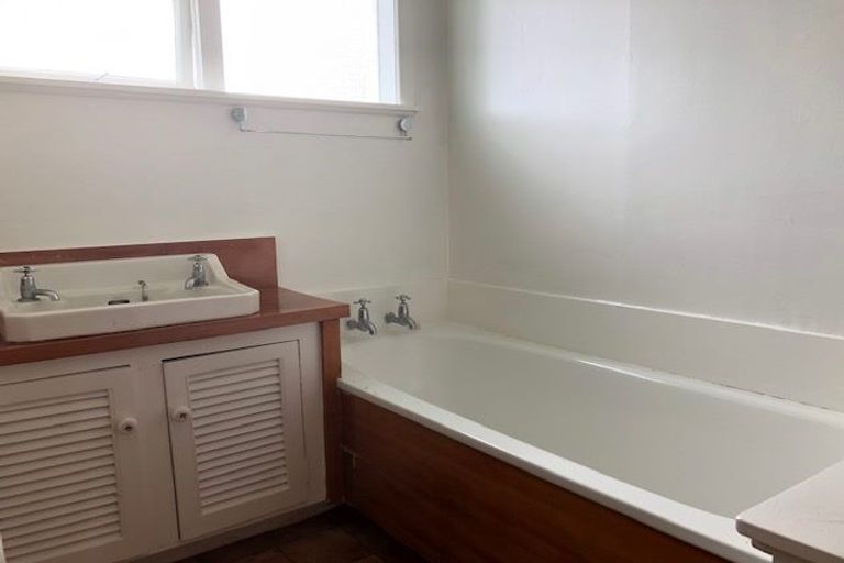 Photo of property in 4 Bevyn Street, Castor Bay, Auckland, 0620