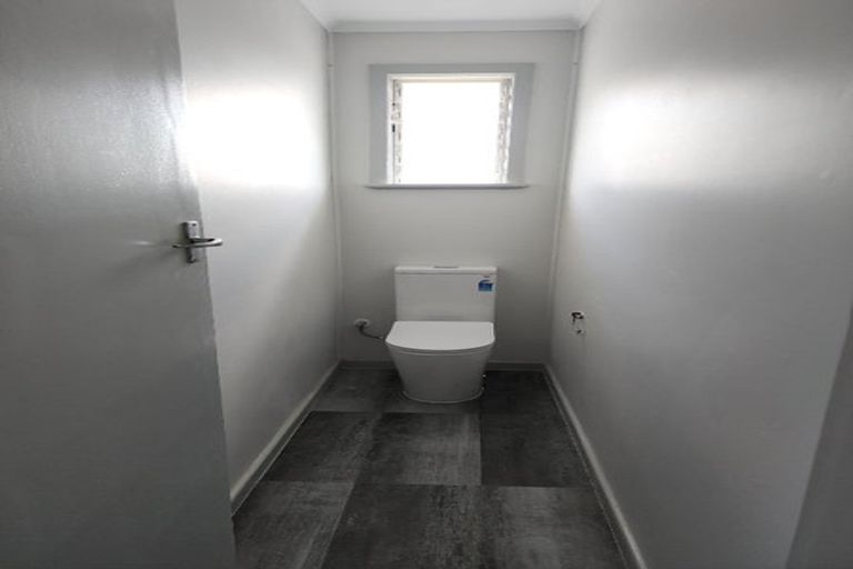 Photo of property in 32 Fruitvale Road, New Lynn, Auckland, 0600