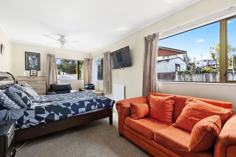 Photo of property in 2/6 Orton Street, Glenfield, Auckland, 0627