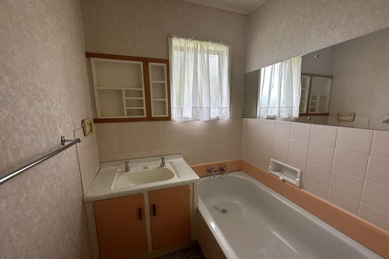 Photo of property in 18 Malvina Place, Bucklands Beach, Auckland, 2014